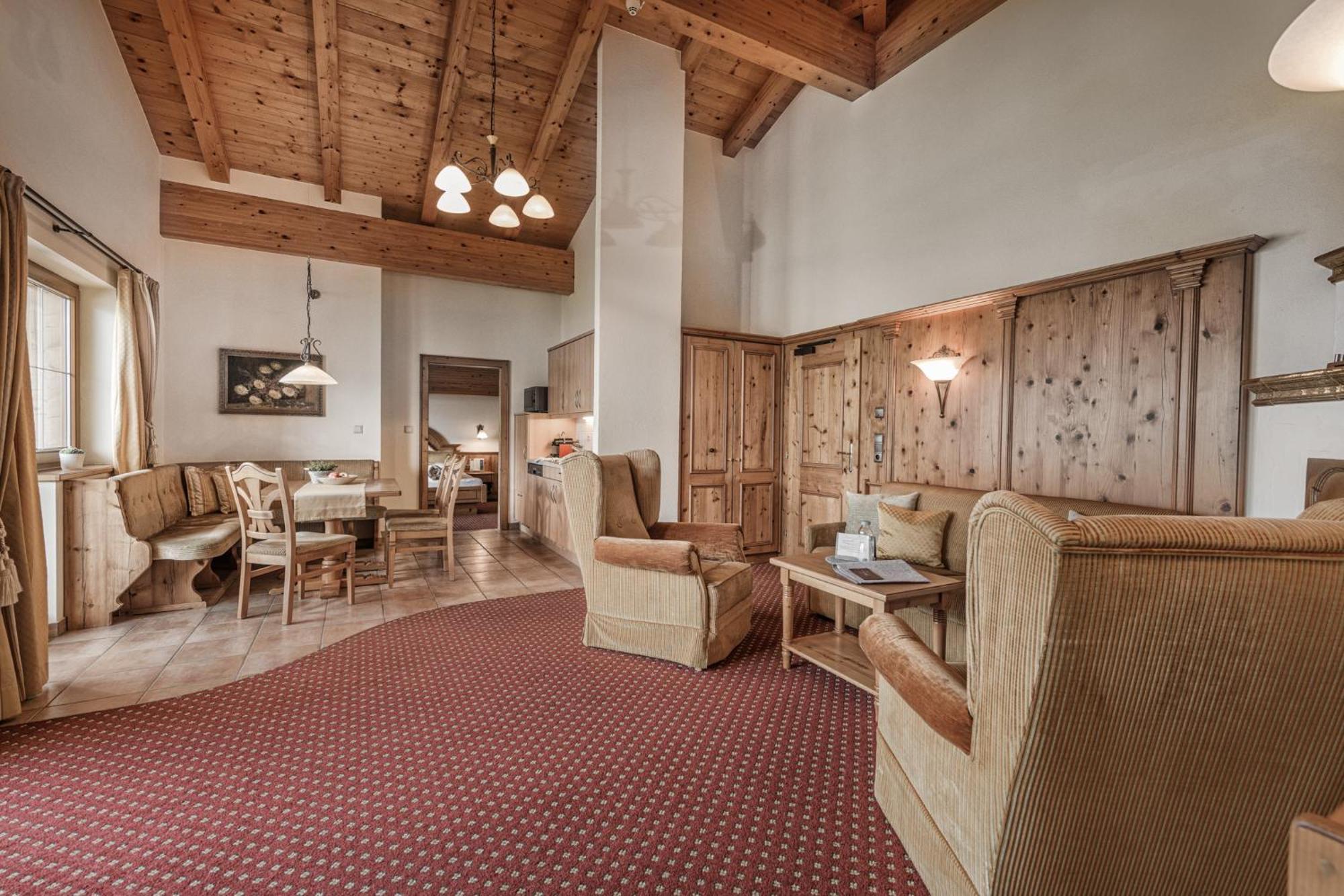 Aster Boutique Hotel & Chalets Fugenberg Ruang foto