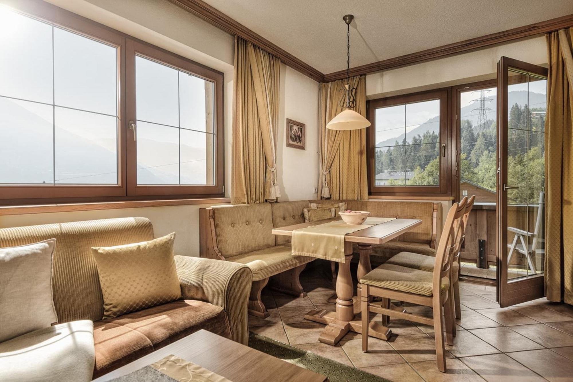 Aster Boutique Hotel & Chalets Fugenberg Ruang foto